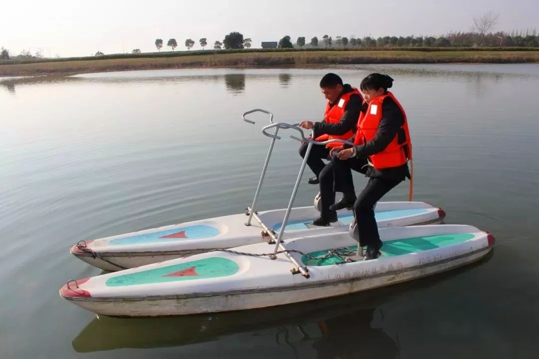 水上自行车▲小龙舟▲智能平衡车▲网络购票通道▼▼▼关注"崇明度假"