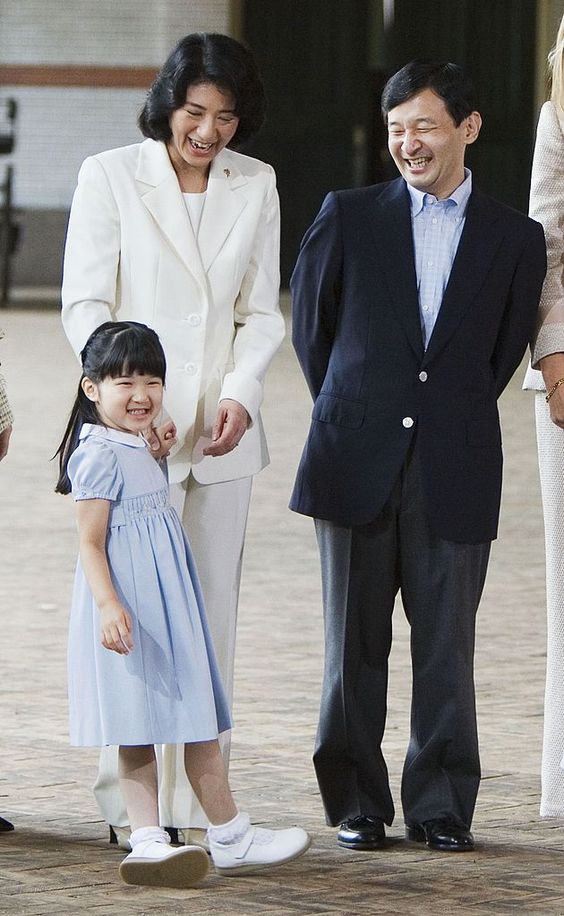 日本爱子公主的颜值一言难尽?看完这组老照片,你就明白了_小时候
