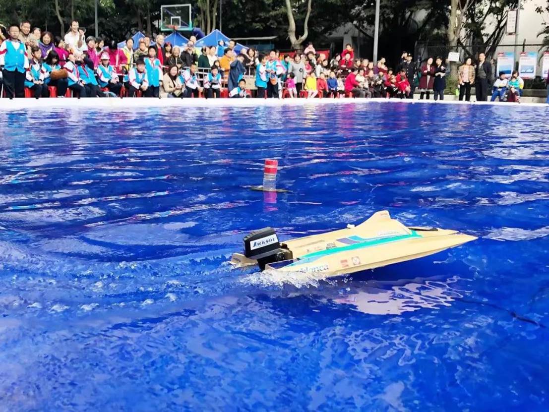 航模科普大篷车"开"进社区