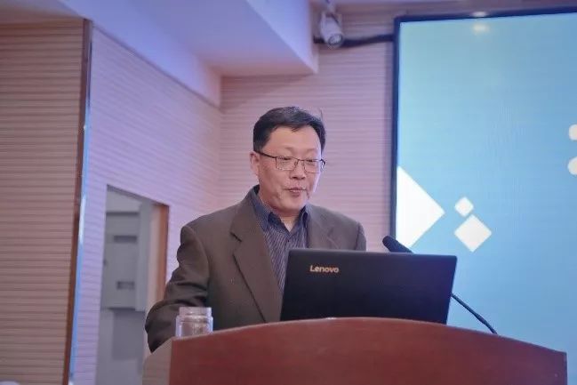 肖飞教授赵秀凤教授强调,信息技术与教育教学的深度融合推进了教育