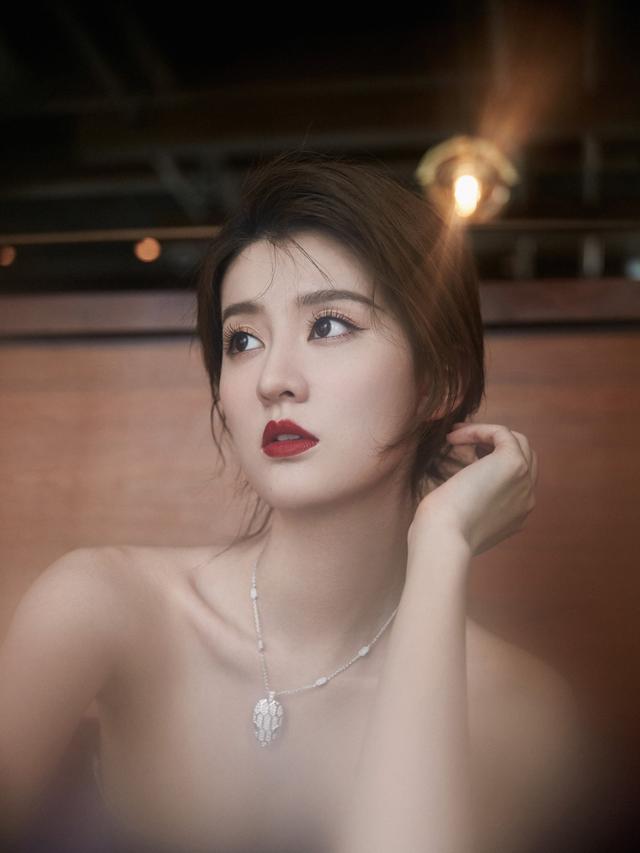 乔欣出席cosmo时尚盛典造型惊艳秒杀众人