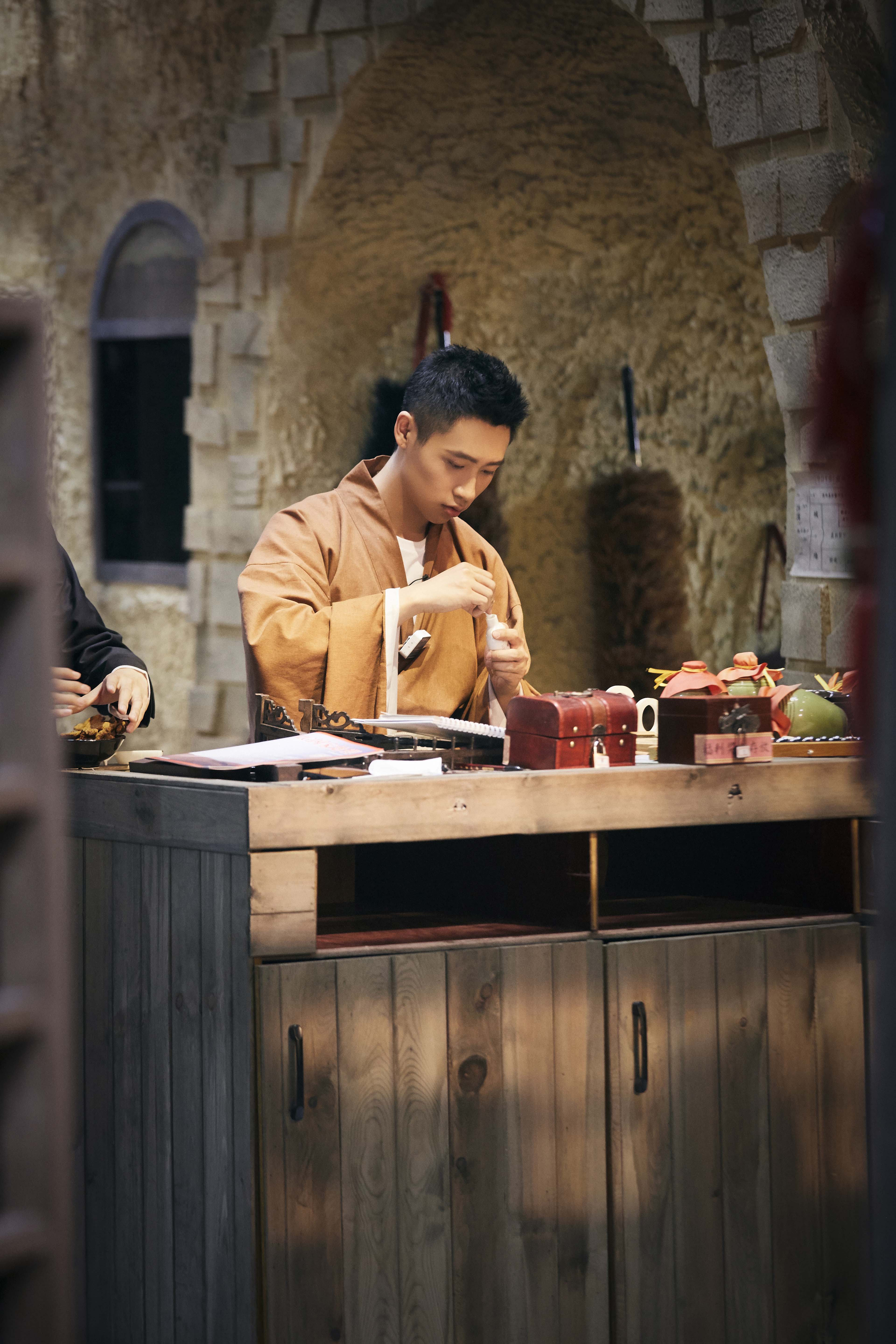 明星大侦探魏晨唐僧造型吸睛化身侦探疯狂输出成语