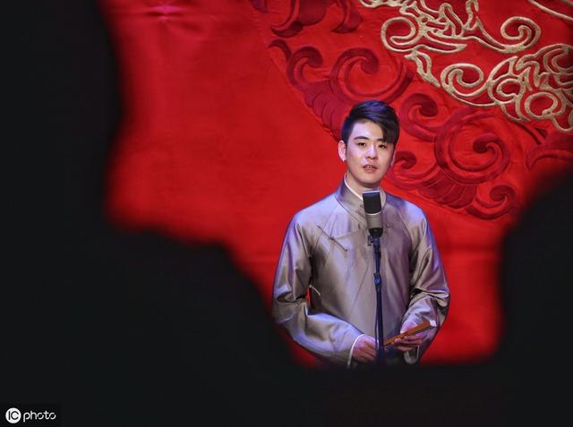 张云雷在去年的演出中调侃砸挂京剧老艺术家之事,小编在前期已经对其