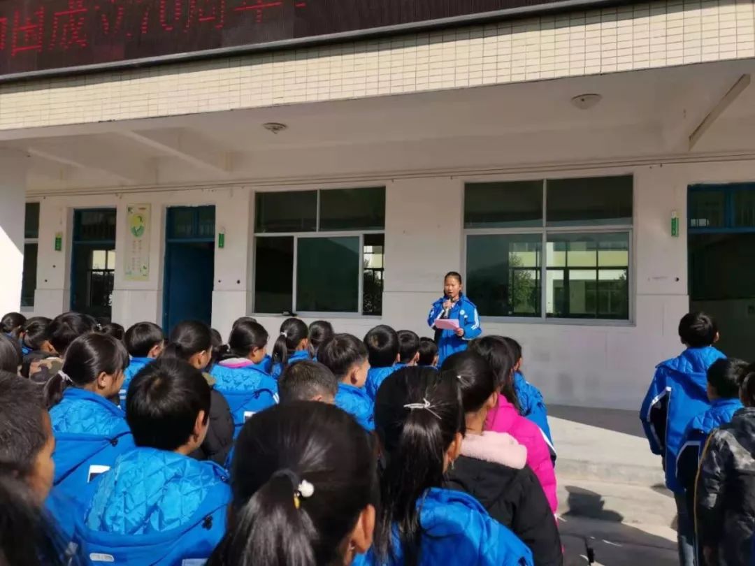 "弘扬宪法精神,建设法制校园"——良村中学开展"国家宪法日"活动