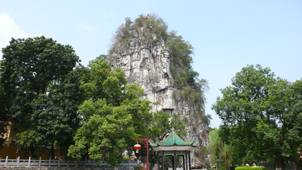 领略桂林靖江王府登临独秀峰