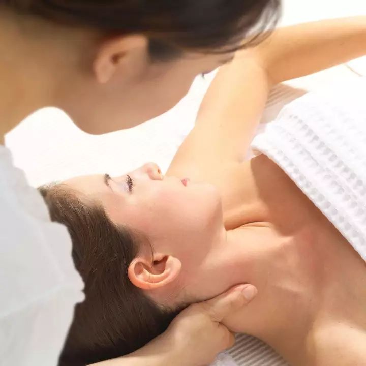 颈部淋巴结肿大?"不痛不痒"可能是肿瘤!_按摩