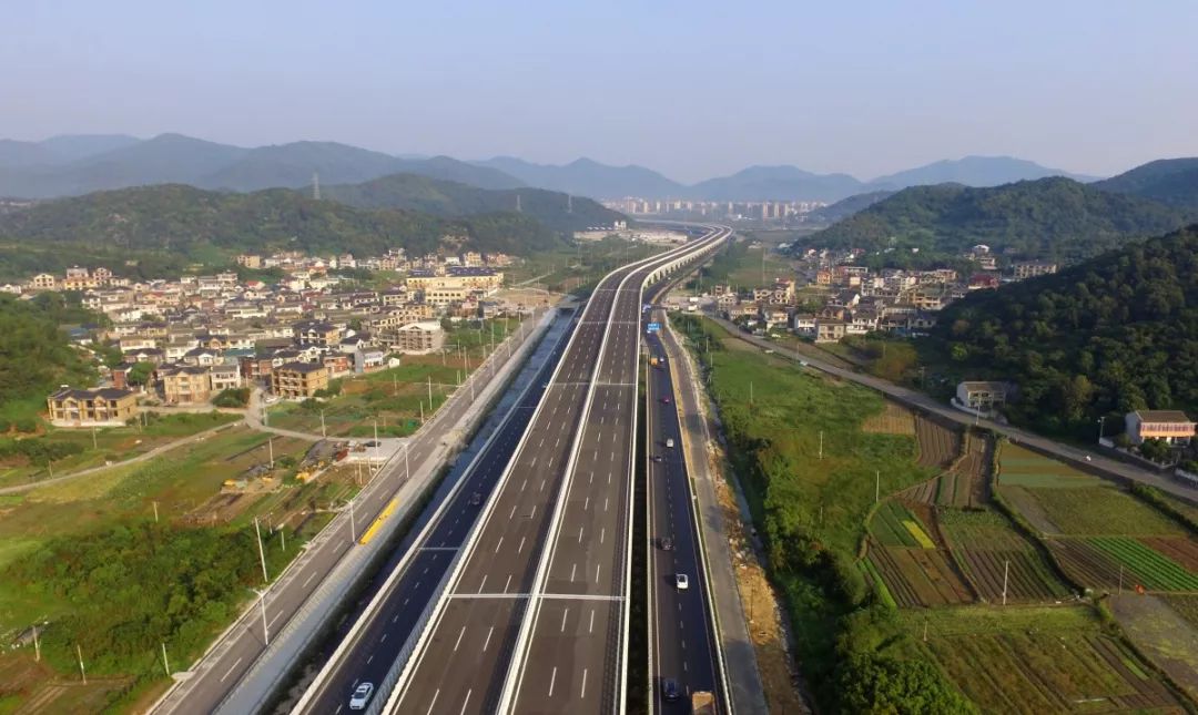 新城大桥复线等鱼山大桥,富翅门大桥,东西快速路,建成了宁波舟山港主