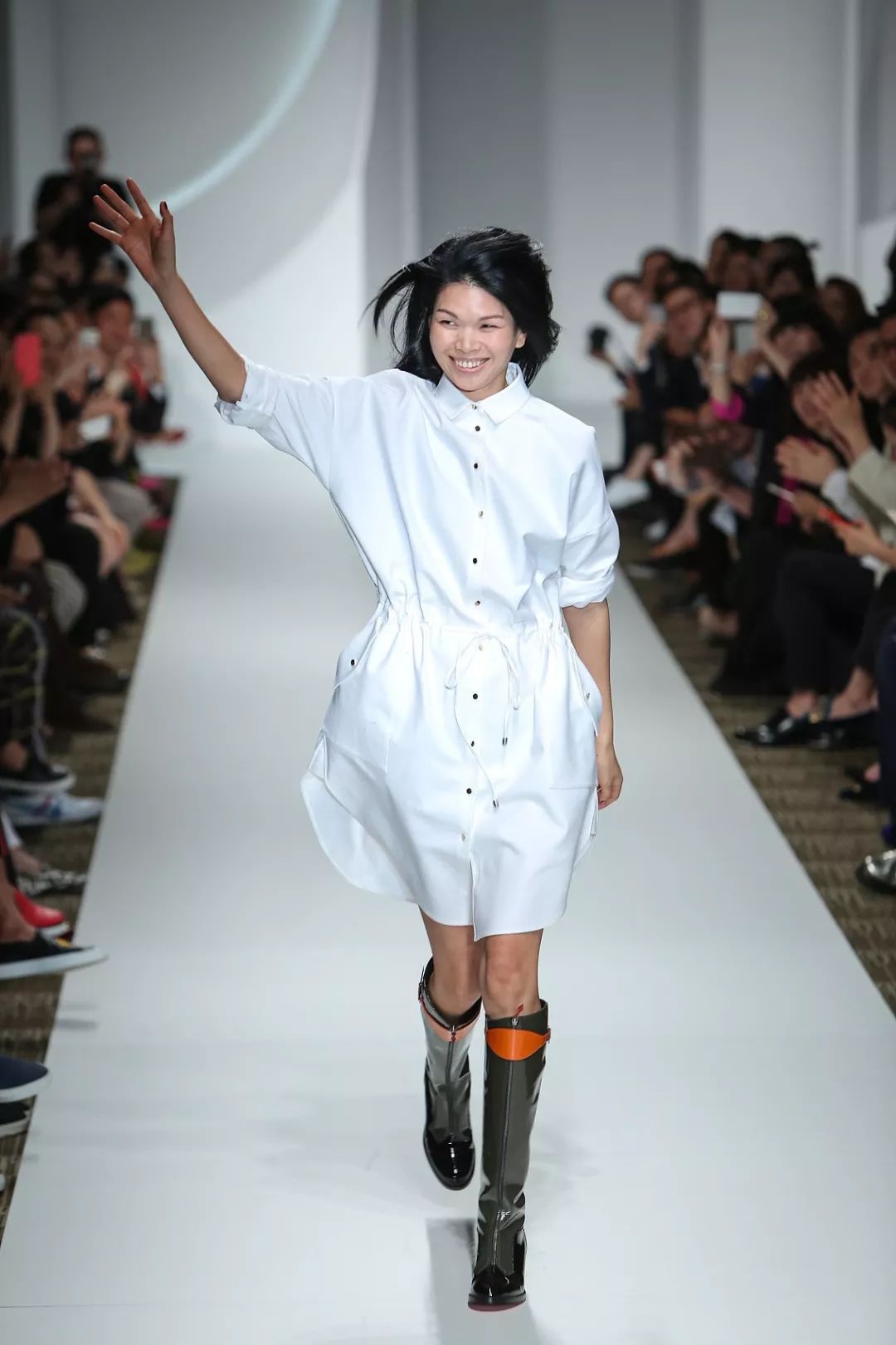 吕燕的模特生涯自此风生水起.