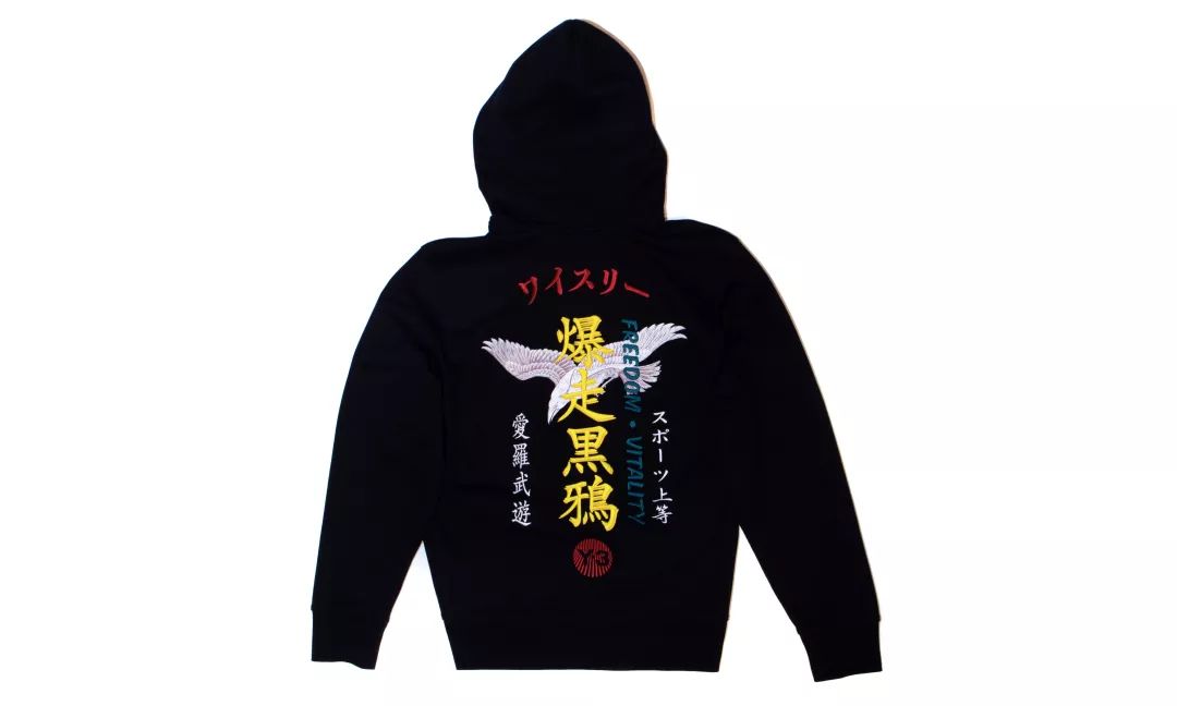 「暴走黑鸦」刺绣呼应暴走族主题,y-3 通过彩色与黑色两种色调诠释