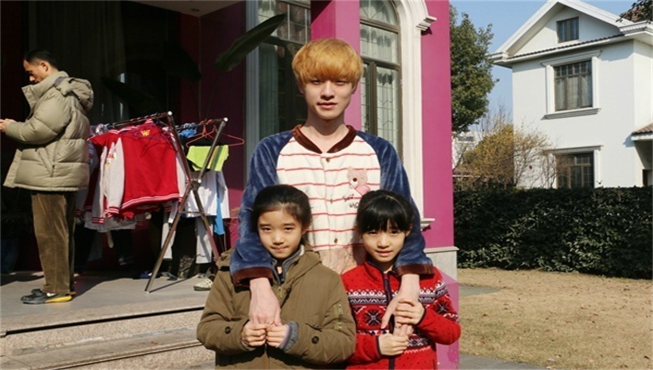 继大舅子和二舅子之后lpl出现了首位小舅子lwx姐姐气质出众