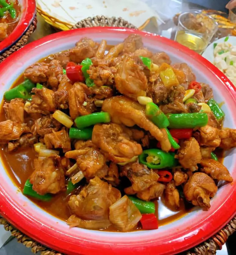 prince_morgan 墙裂安利下这家的莱芜干炒鸡 再搭配勾魂小媳妇,这才