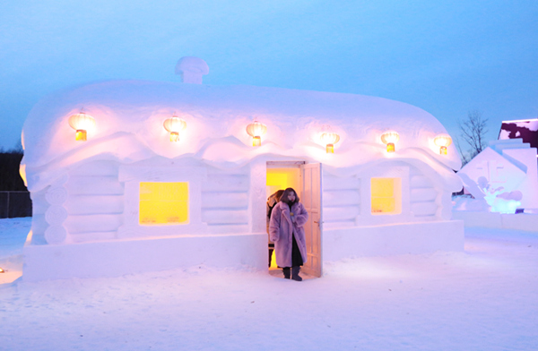 漠河北极村冰雪旅馆开业