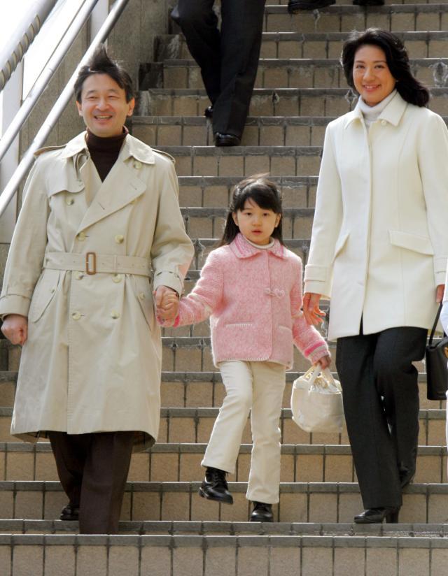 日本爱子公主的颜值一言难尽?看完这组老照片,你就明白了_小时候