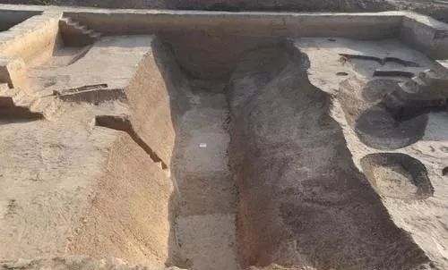 的特点分析,其文化面貌与江西清江盆地新余拾年山遗址出土物较为相似