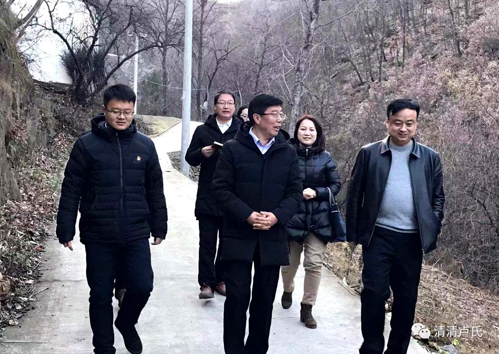 在草沟村,乔建厚详细了解该村自评自查问题整改进展