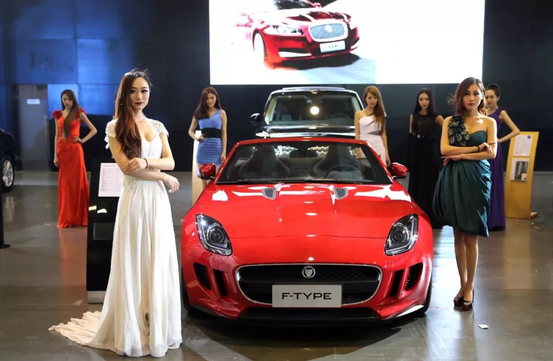 山东国际车展即将开幕啦新车豪车车模小姐姐欢快的走一波关键是这里的