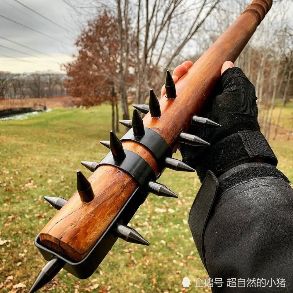 看着这样子外形的狼牙棒,敌人心中可能是毛毛的.被这样子的球棒击中不