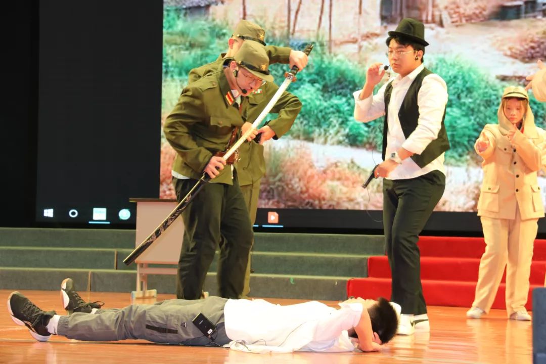 高二(8)班《小兵张嘎》654321高二(4)班《新编白雪公主》高二(7)班