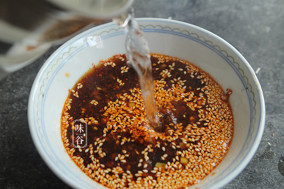 原创酸汤面这样做,酸辣开胃,冬天一碗下肚爽出一身汗,真香