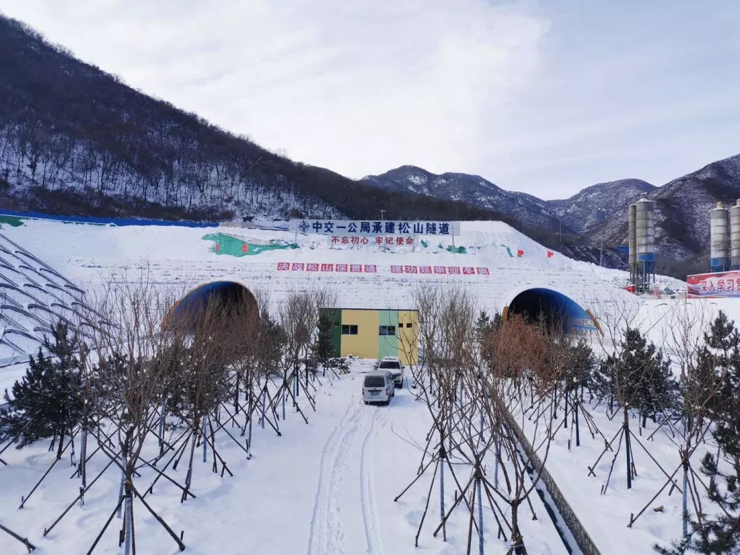 延崇高速松山隧道图片