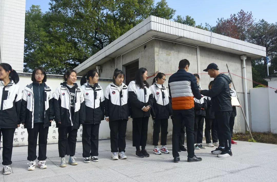 蓄势长山星耀金华南马高中举行男女足球队颁奖暨出征仪式