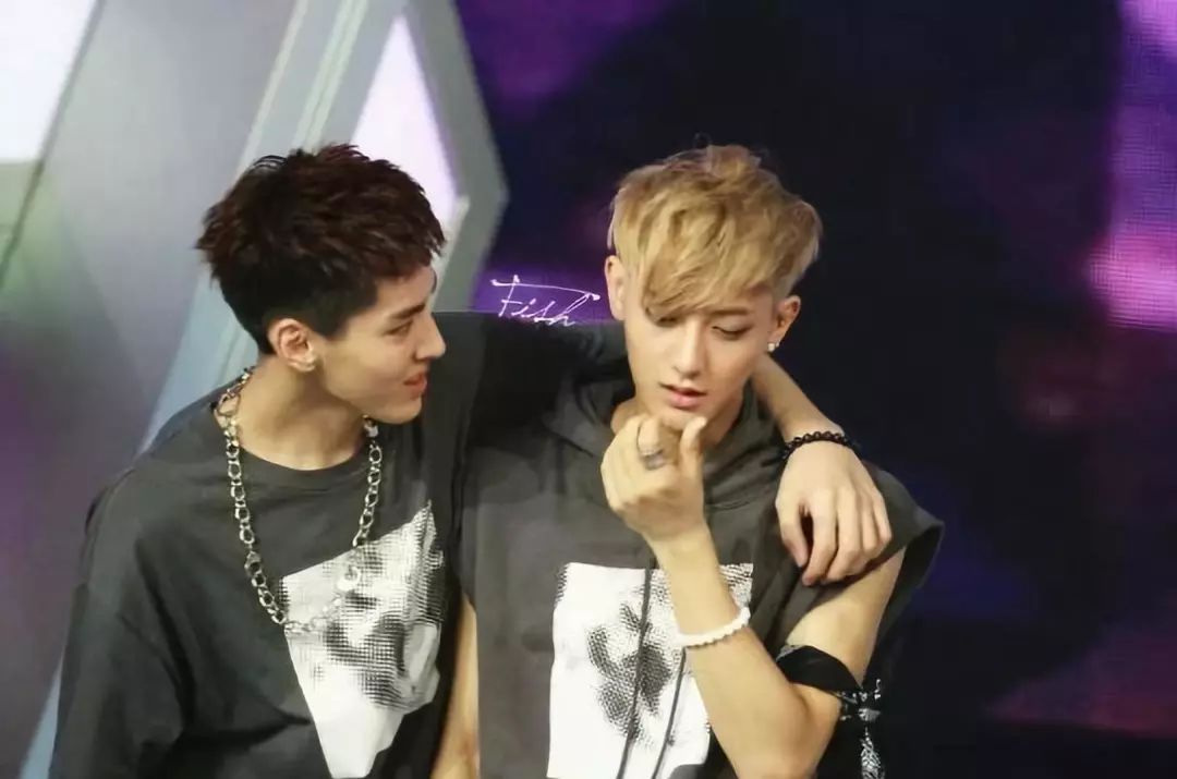 娜扎的美艳,倪妮的妩媚,竟然都输给了这对男人的拥抱?_吴亦凡