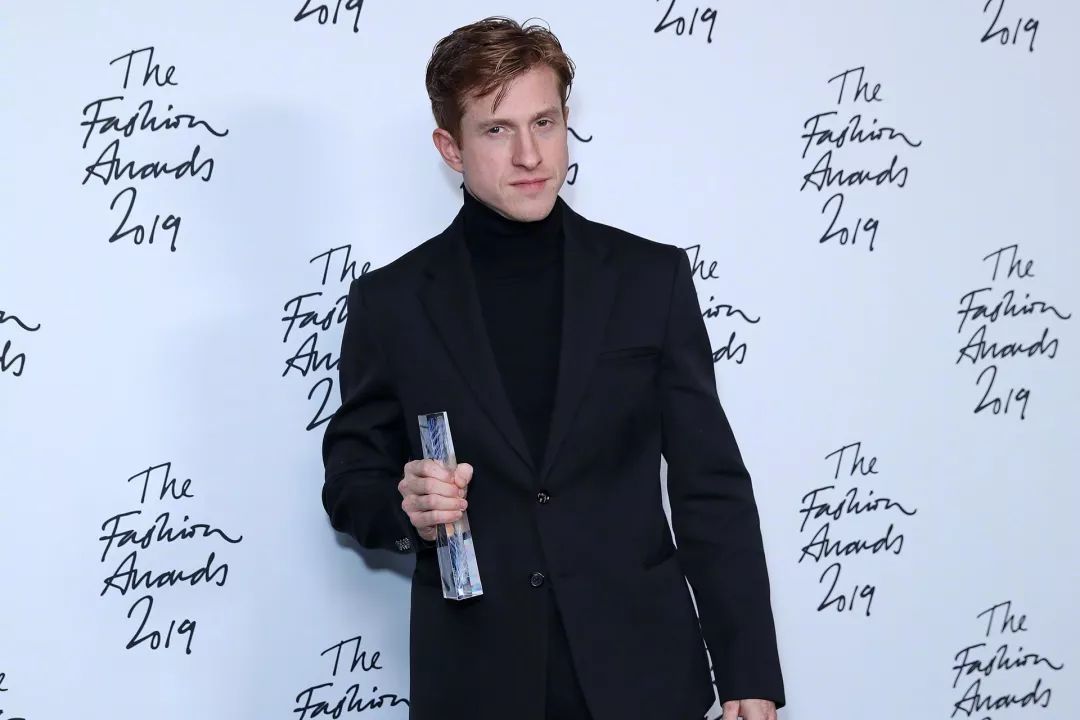 英国时尚大奖如约而至bottegaveneta设计总监daniellee一骑绝尘