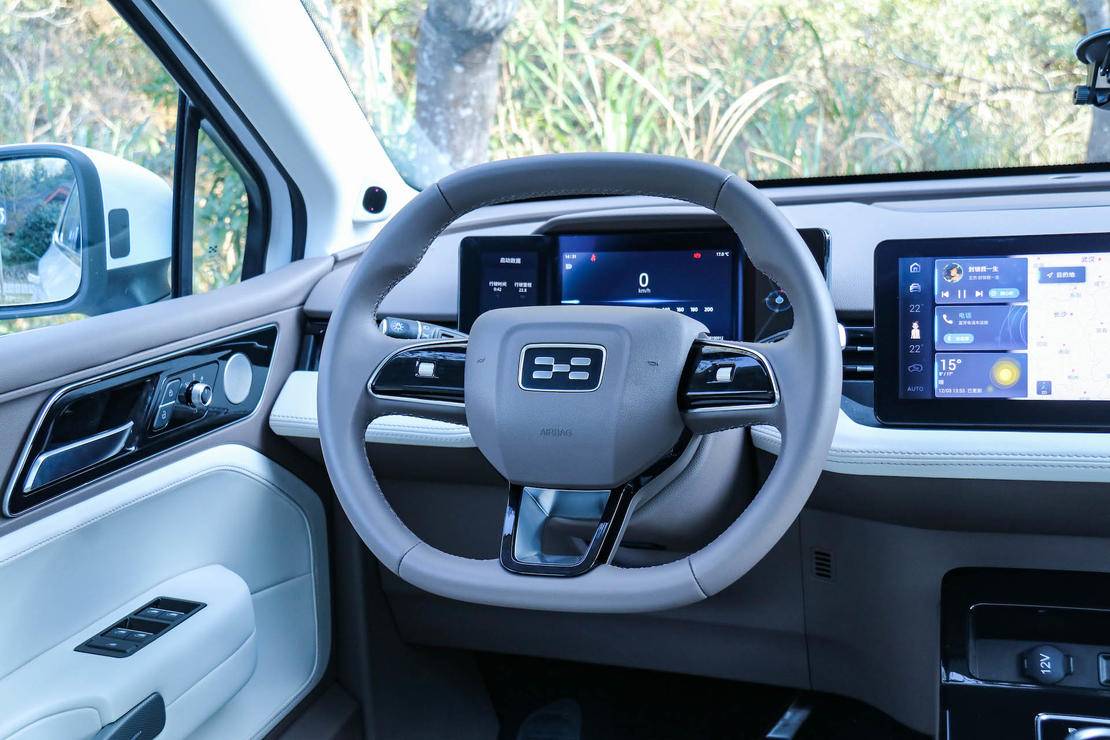 纯电江湖新军降临新出行首试爱驰u5