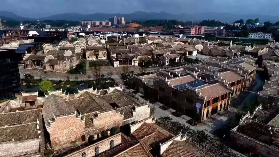 在有着近1800年建县历史的古城万载, 江西万载县