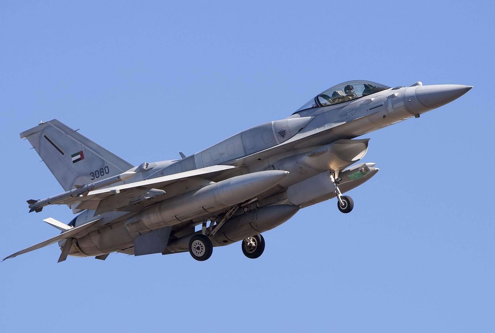 f-16又摔一架,美国武器真的不行了?沙特人最有发言权