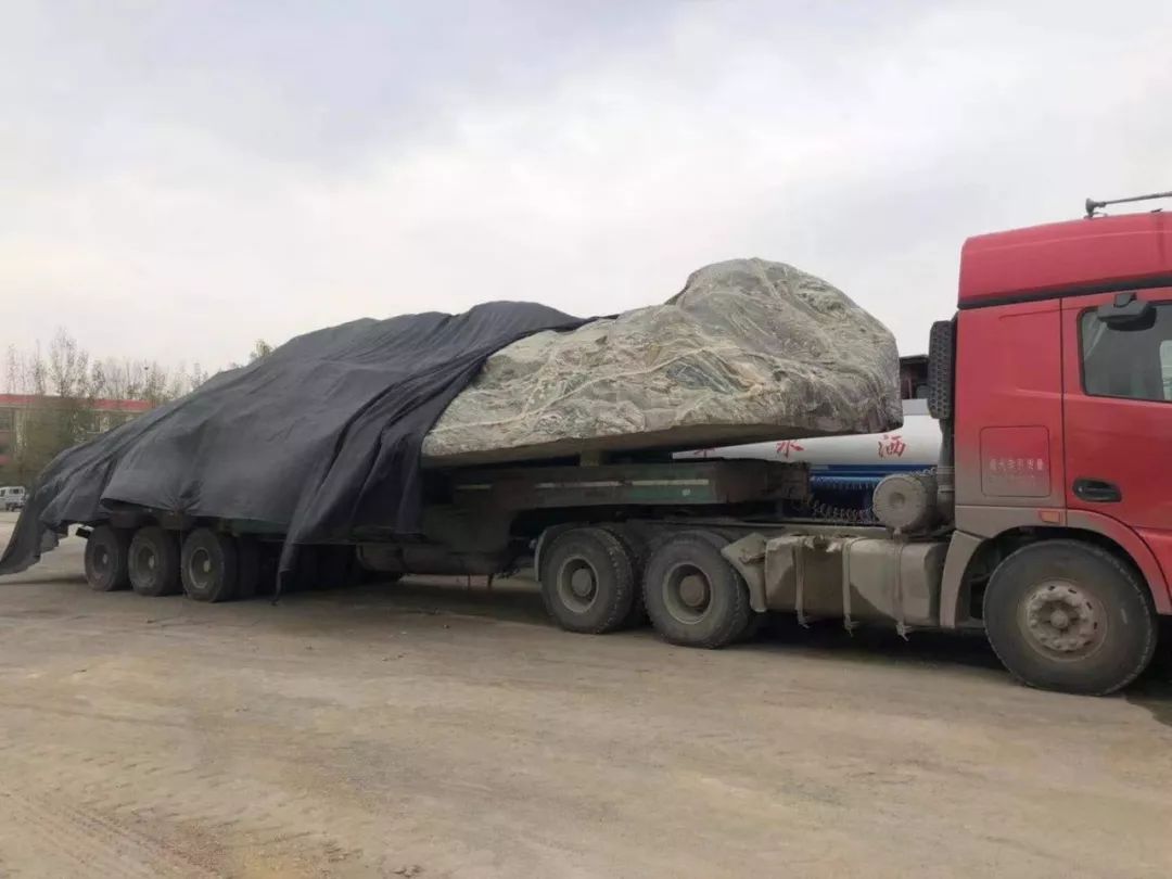 违规运输大型石头坚决打击绝不手软