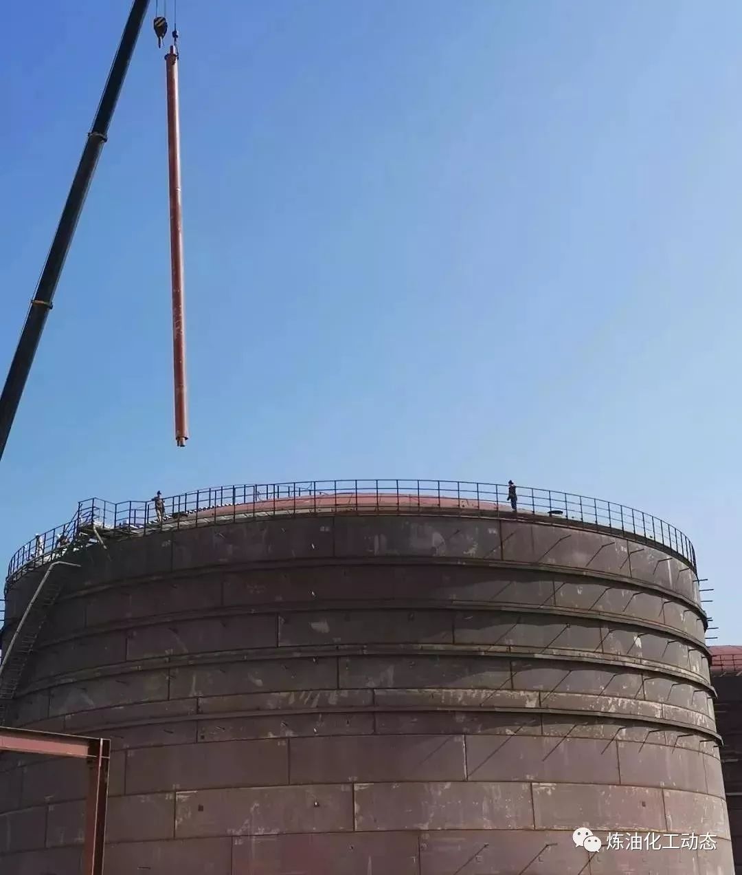 汽油罐区001f储罐量油管安装(洛阳工程公司供图)汽车装卸车及油气回收