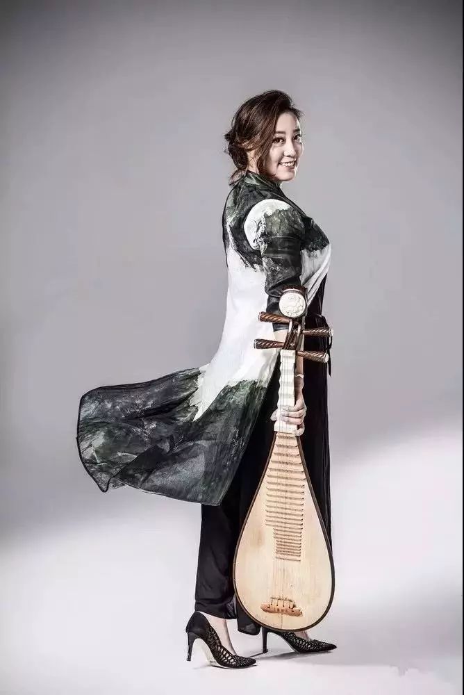 刘芳(琵琶)青年琵琶演奏家,上海戏剧学院舞蹈学院教师,上海音乐学院