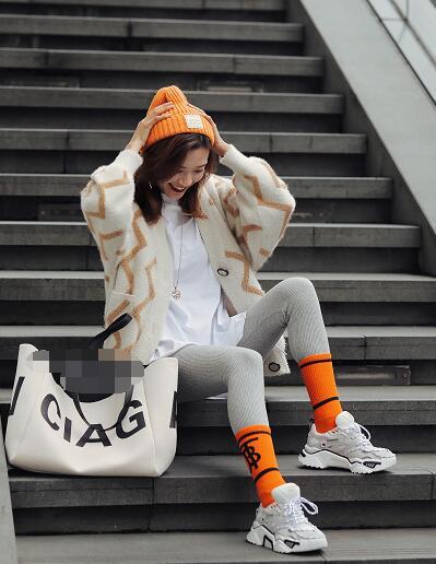 你的裤脚扎进袜子里了吗