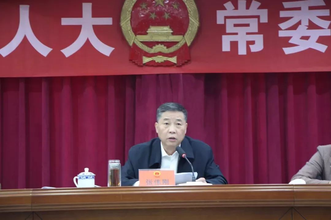 主任徐海廷,黄高松,姜立忠,汪宇祥,马建雄和县人大常委会委员出席会议