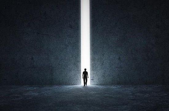 人在绝境时没有退路那条最不可能走的路就是最好的出路