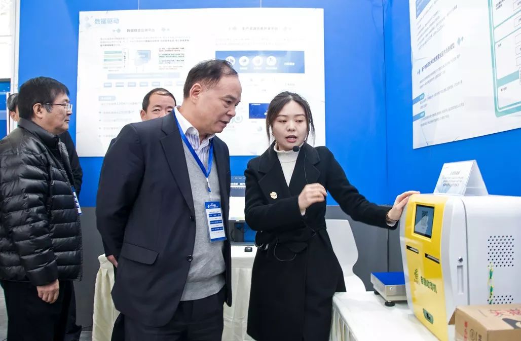 四川邮政亮相2019中国邮政科技创新交流会_张荣林