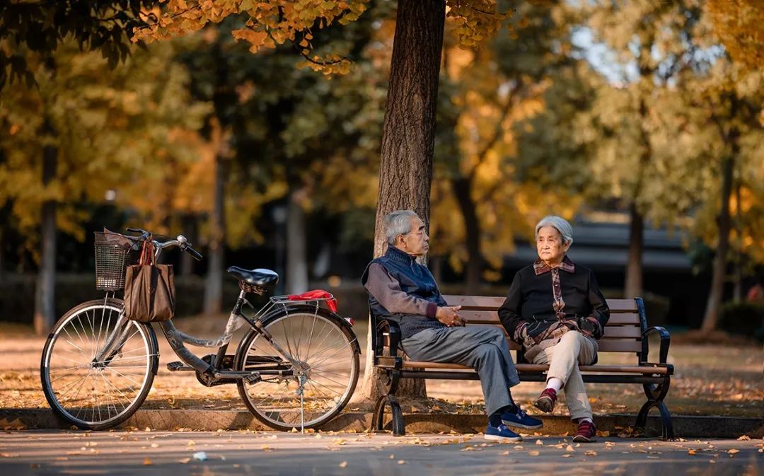 摄影里的中国色|神明的敬意,人间的温情