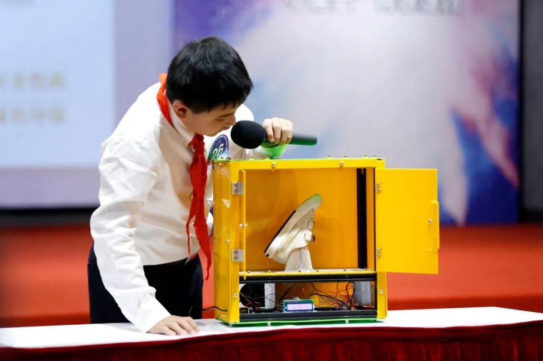 喷雾板擦魔术相机这些00后10后的发明太厉害了