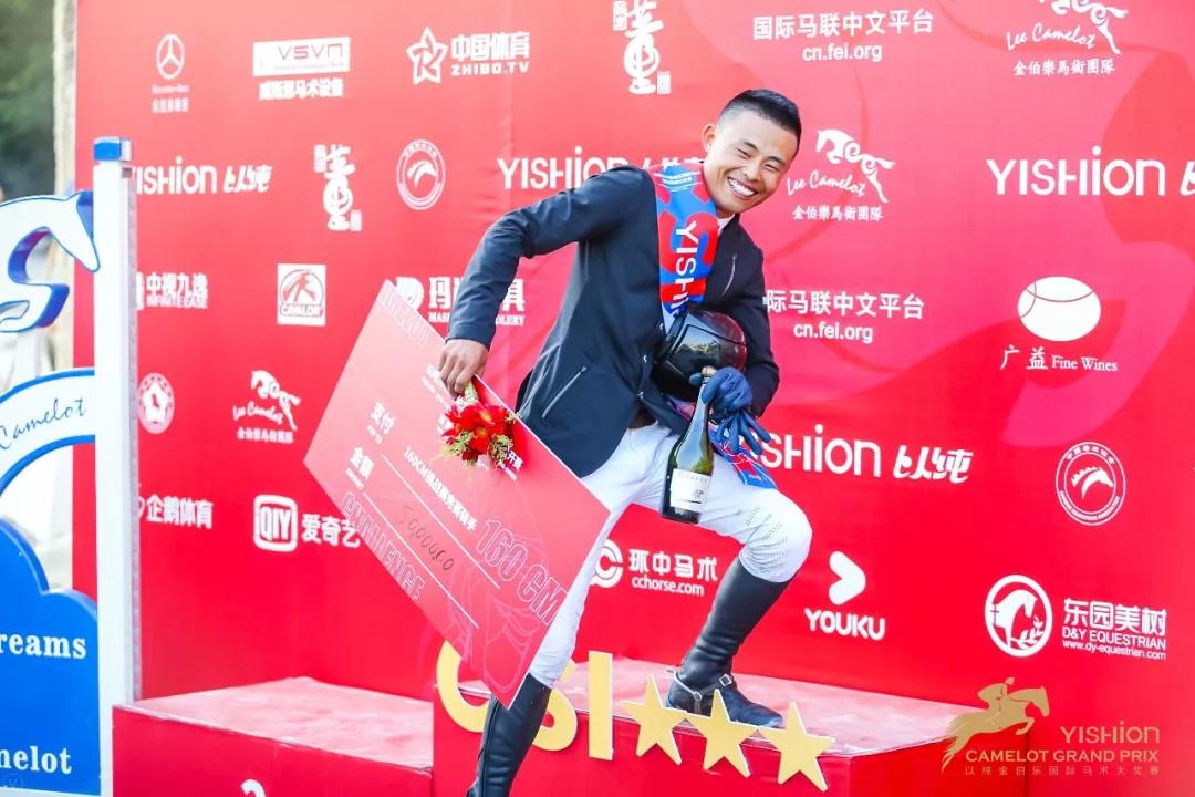 原创160cm冠军马"艾莫瑞"的灵魂,就是90后骑手高晓坤的样子