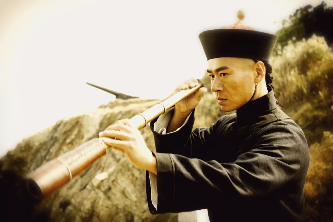 曾任职于前线文工团话剧队的徐佳,从2003年起便穿上了军装,也就再也解