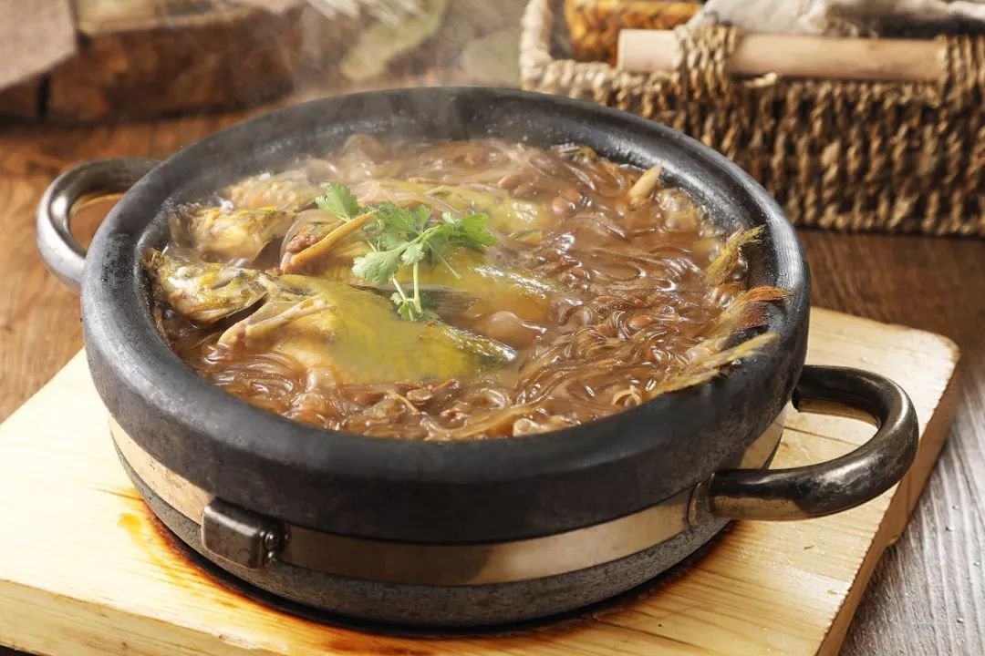 鱼鲜肉嫩,边吃边呷上一口浓浓的汤汁儿,很是滋味!