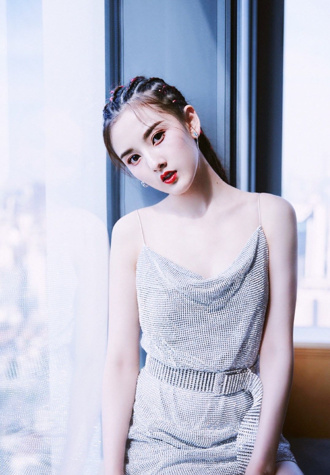 这个问题应该问宋祖儿才对,同样是小童星出道,祖鹅真的是越来越漂亮了