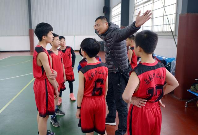 西坞中心小学称霸2019年宁波市奉化区小学生篮球四强赛