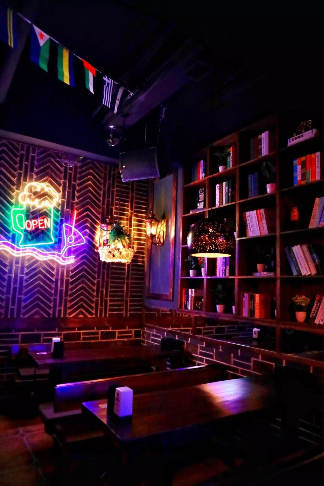 白马河畔的新晋网红小酒馆,老板坐等被"坑"……_麦田