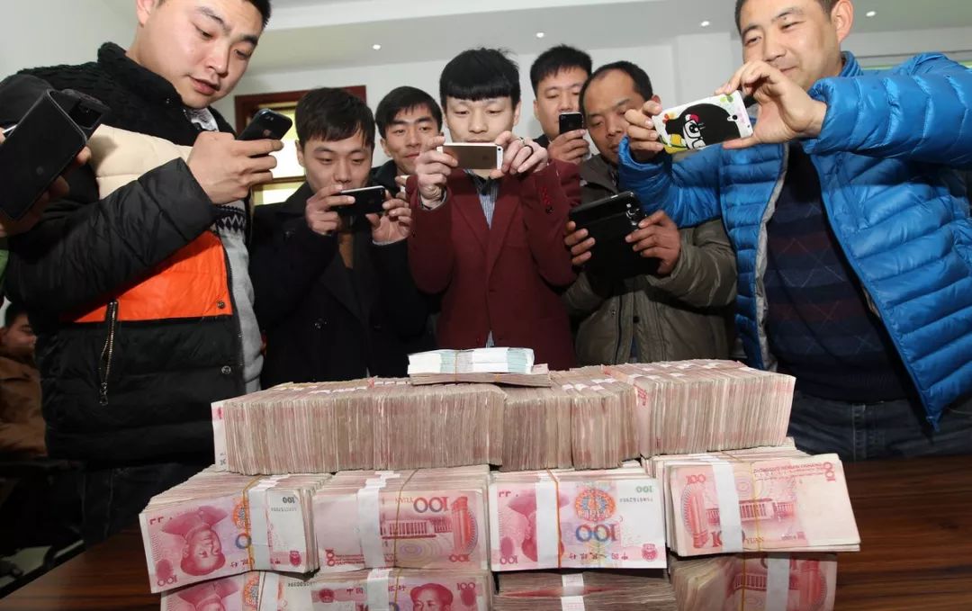 职场潜规则:不要只谈梦想不谈钱,敢于谈回报的人才是好员工_年终奖
