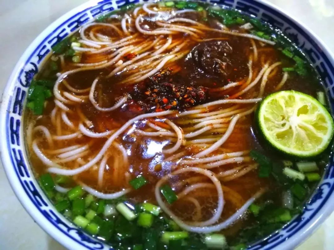 生活百味红河的米线之所以独步天下那是因为