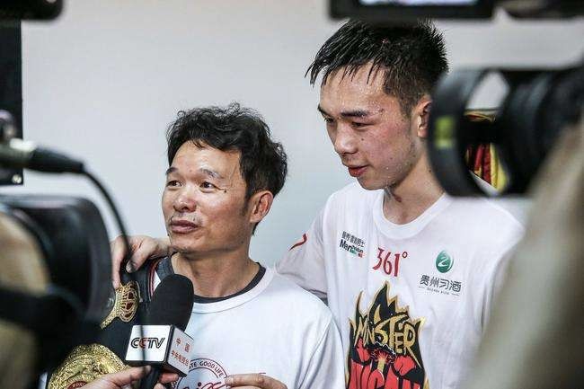 徐灿的父亲接受央视记者采访