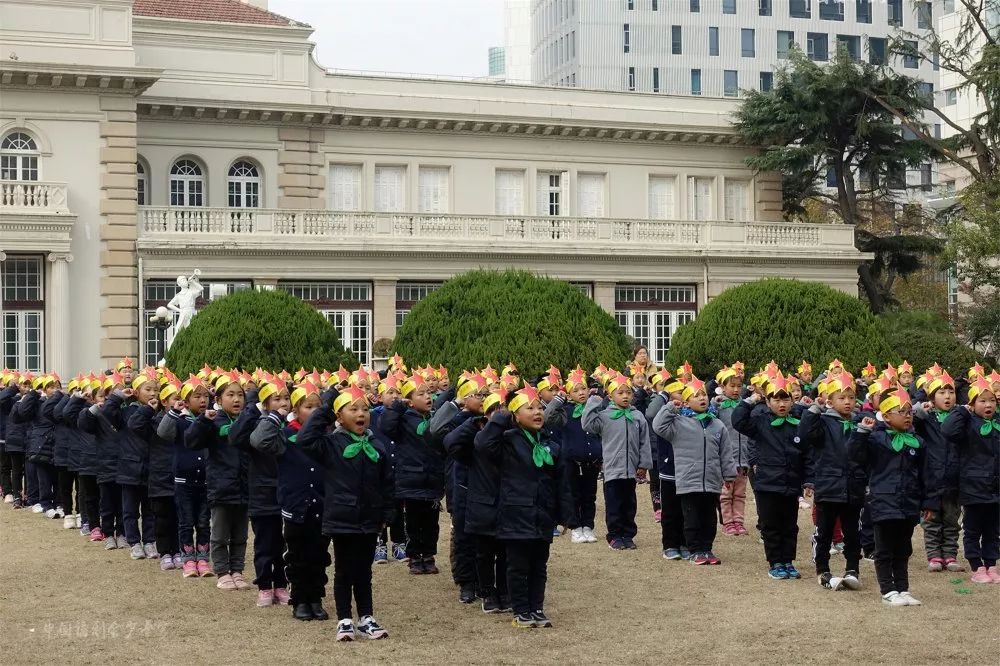 戴上绿领巾做个好苗苗上海市小红星儿童团入团仪式举行