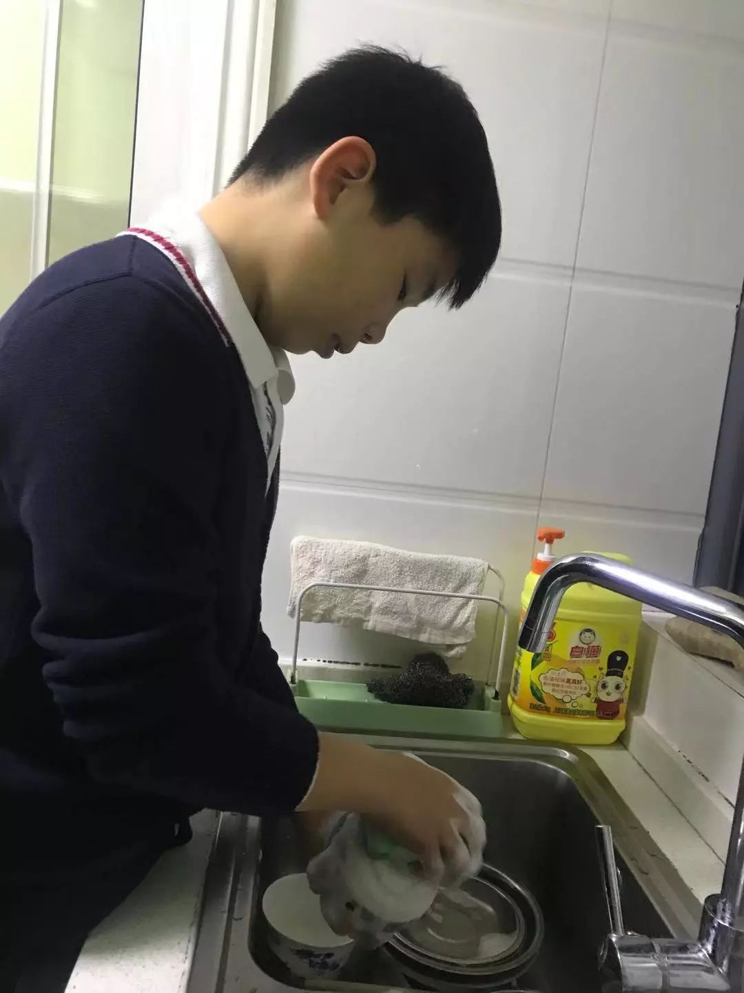 巧手嘉年华 童心益起来 ——四(5)风滚草中队"家务整理小能手"秀